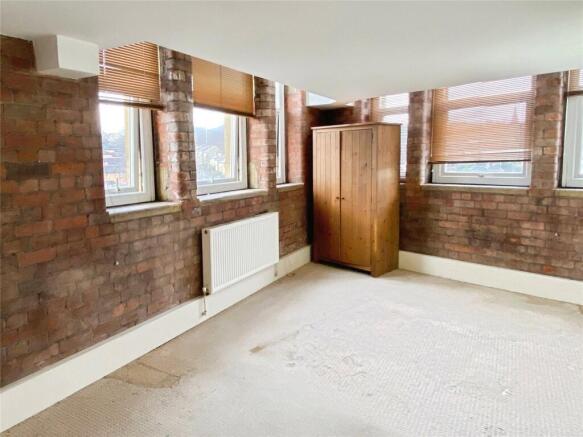 2 bed Apartment to rent Image 9