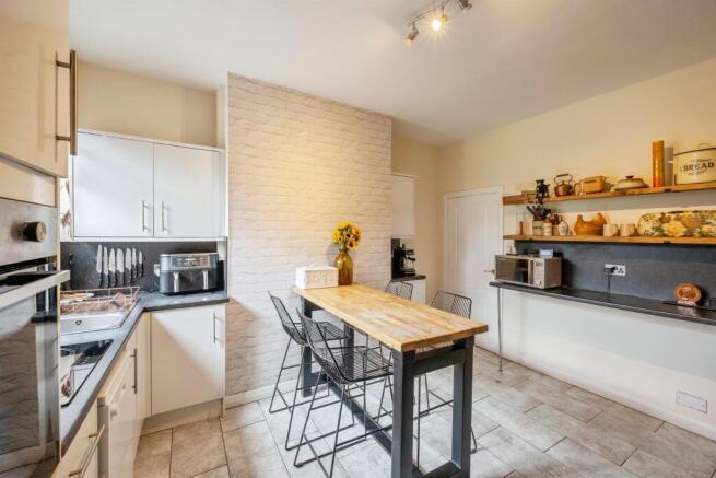 3 bed Terraced for sale Image 3