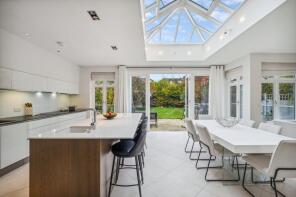 28, Lauderdale Drive, Richmond TW10 7BT