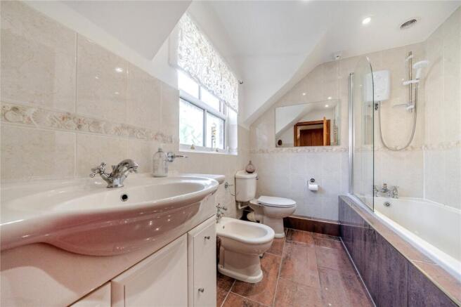 5 bed Detached for sale Image 10