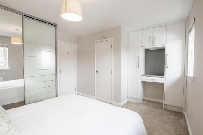 bedroom.one.jpg