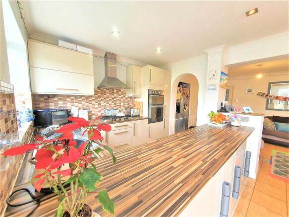 Kitchen & Breakfast