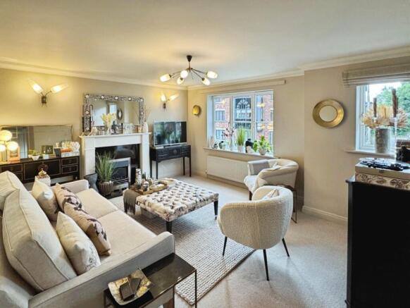 Tudor Court, Bramhall, SK7 photo 2