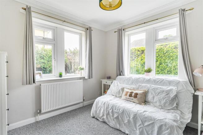 Mayfields, Keynsham, Bristol – další