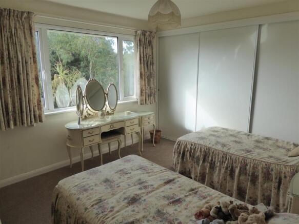 P1 Bed 2.JPG