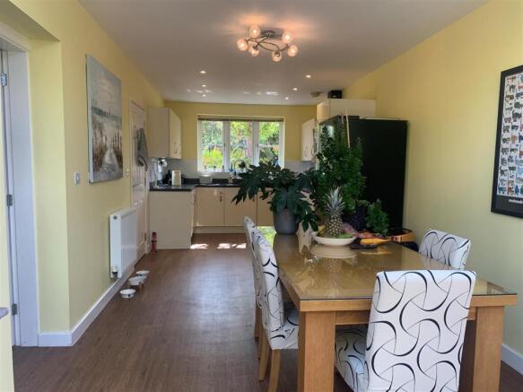 Kitchen 1.jpg