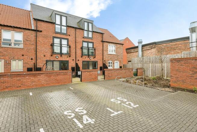 3 bed Terraced for sale Image 11