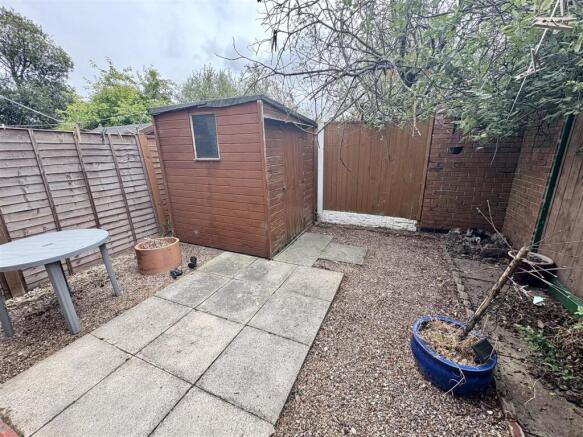 2 bed End of Terrace to rent Image 7