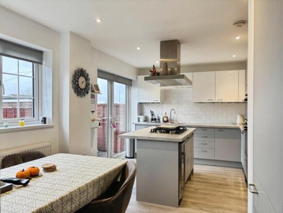 93 Kestrel Close kitchen a.jpeg