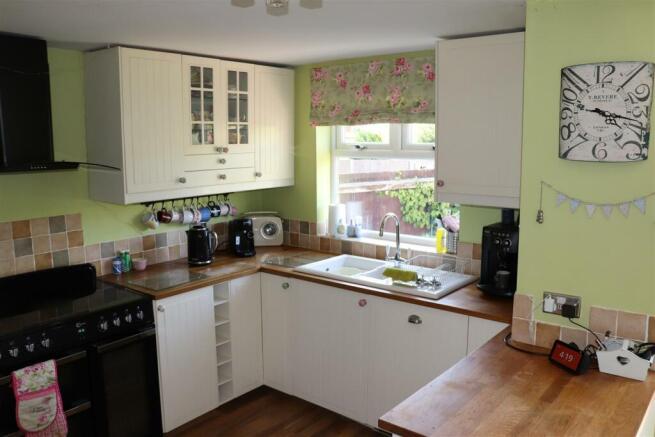 FAMILY DINING KITCHEN