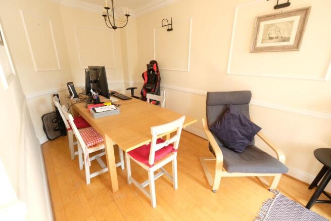 SITTING/DINING ROOM