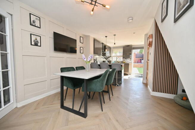 4 bed Semi-Detached for sale Image 2