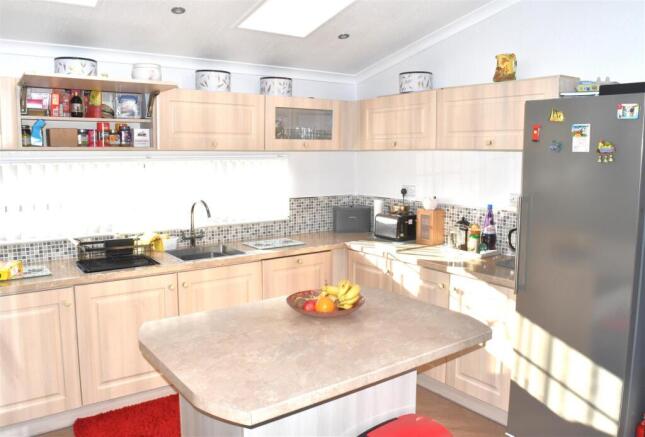 2 bed Park Home for sale Image 6