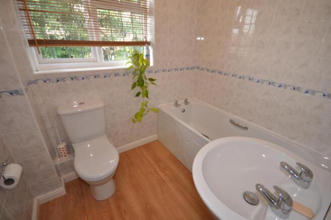 FAMILY BATHROOM