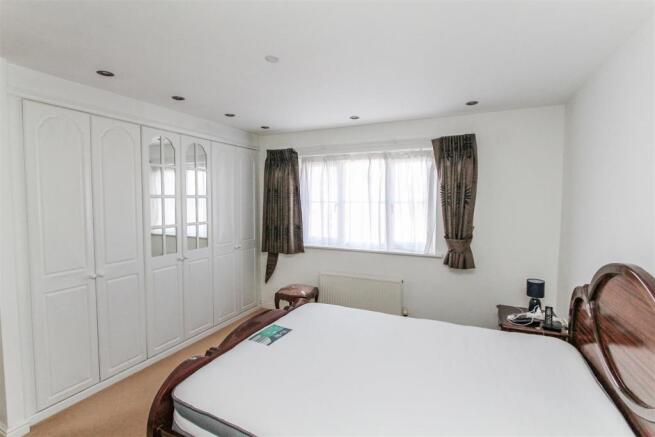 Master Bedroom (2).jpg