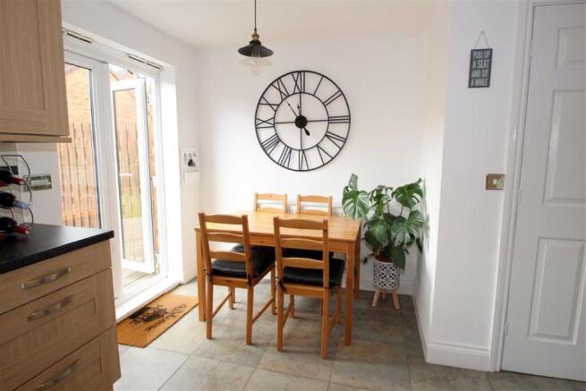 ADDITIONAL KITCHEN PHOTO