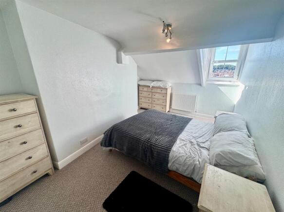 2 bed Flat for sale Image 7