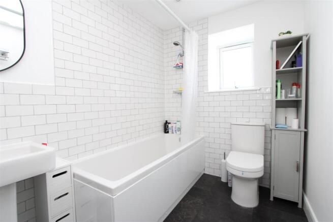1 bed Apartment to rent Image 6
