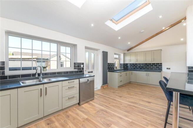 4 bed Semi-Detached for sale Image 10