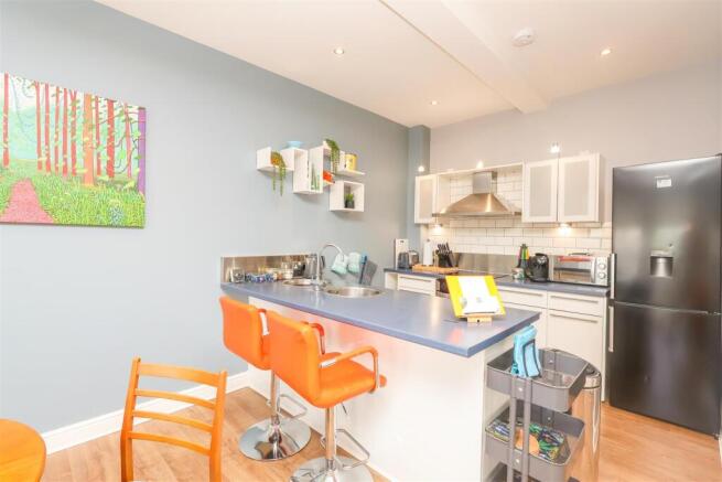 2 bed Apartment for sale Image 7