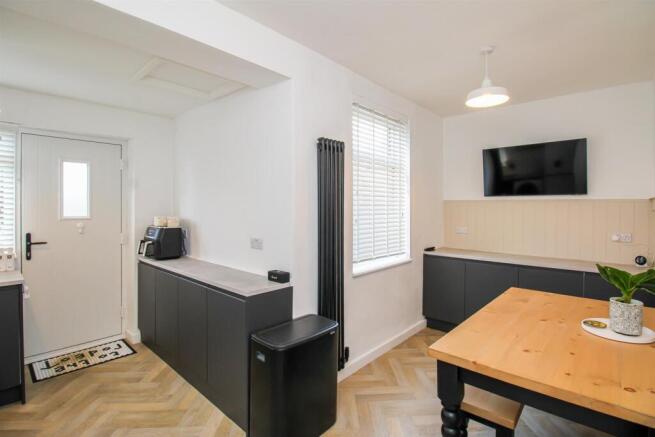 2 bed Semi-Detached for sale Image 3