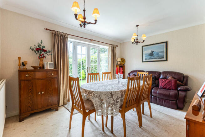 6 bed Detached for sale Image 7