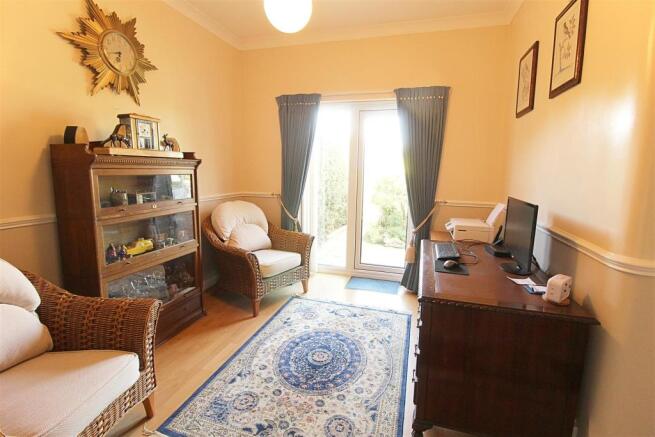 BEDROOM 2/DINING ROOM