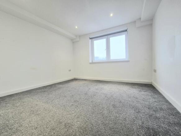 2 bed Apartment to rent Image 4
