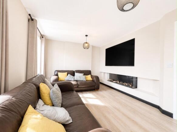 4 bed End of Terrace to rent Image 4