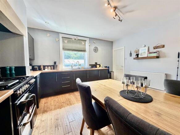 3 bed Terraced for sale Image 4