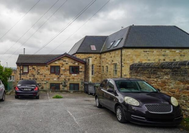 1-bed flat on Quarry Court, Quarry Road, Westtown, Dewsbury, Kirklees, £80,000