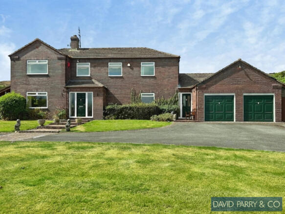 Modern Detached 4 Bedroom Property
