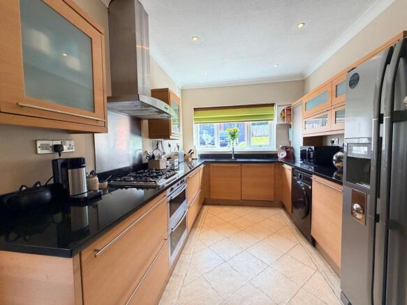4 bed Detached for sale Image 7