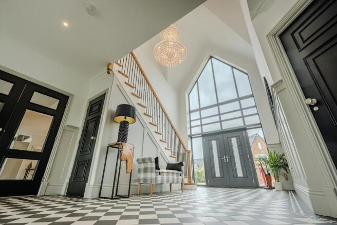 6 bed Detached for sale Image 5