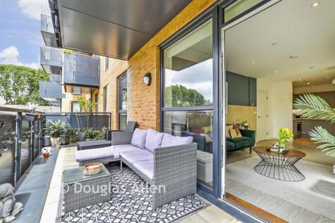 Lena Kennedy Close, Chingford