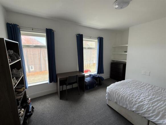 4 bed House Share to rent Image 8