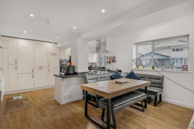 22 Llandegveth Close-10.jpg