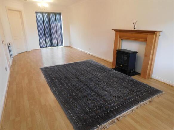 LOUNGE/DINING ROOM