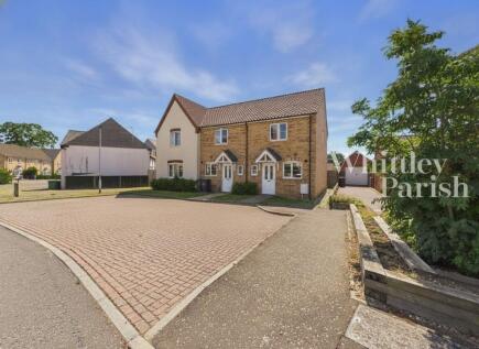 Long Meadow Drive, Roydon, Diss IP22 5BE