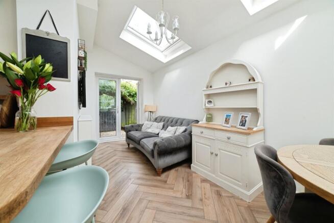 3 bed Semi-Detached for sale Image 6