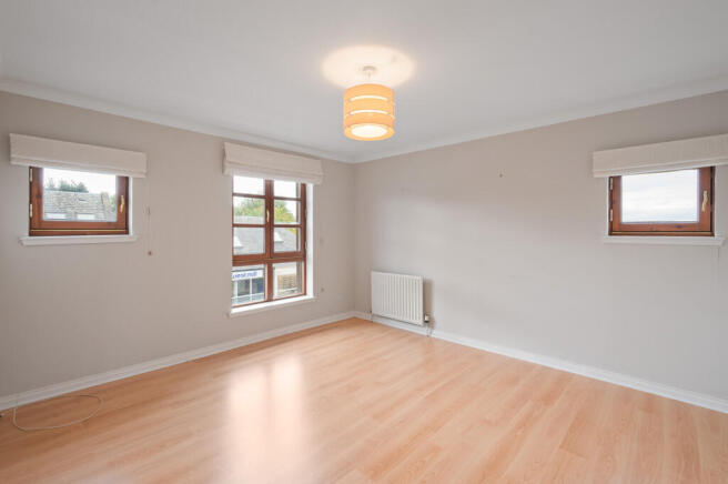 Sitting/Dining Room of 4 (Flat 3) Kingsknowe Park
