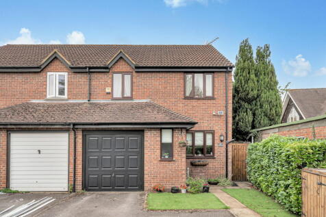 Bates Walk, New Haw, KT15