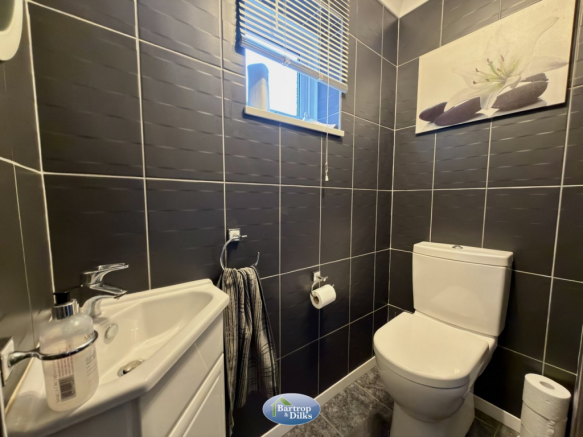 4 bed Detached for sale Image 7
