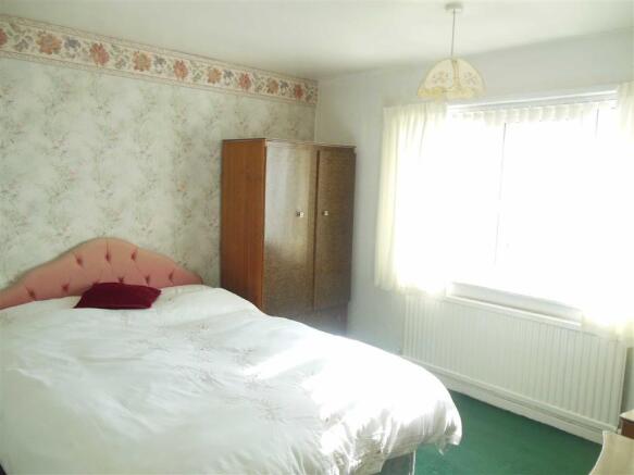 Bedroom no.1 front d