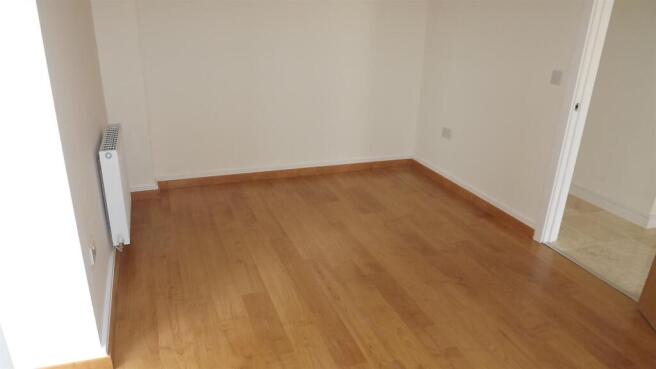 4 bed Detached to rent Image 8