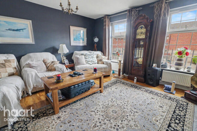 4 bed Town House for sale Image 10