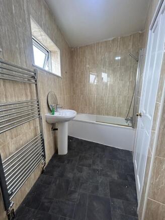 2 bed Flat to rent Image 10