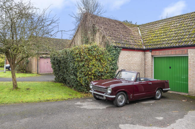 Garage/Driveway