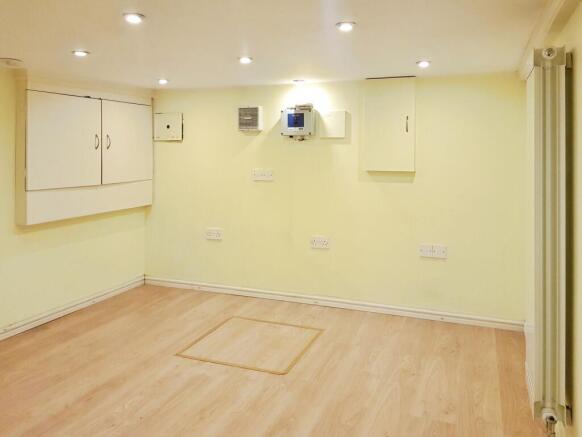 3 bed Terraced to rent Image 8