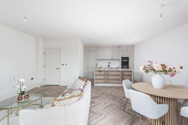 3 bed Apartment for sale Image 4
